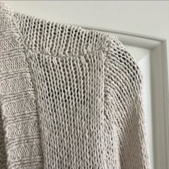 Abercrombie and Fitch Cream Cardigan - Picture 5 of 10
